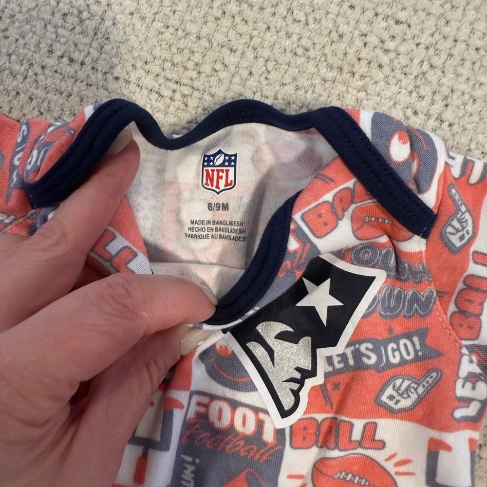 NFL Kids Bodysuit in Red and Blue - Picture 2 of 2
